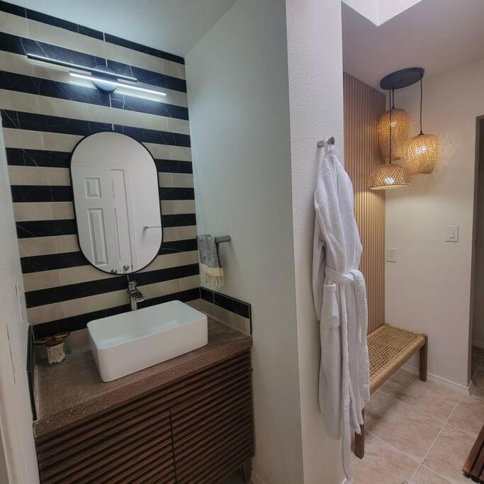 The Ritz Spa Sanctuary Hot Tub/Patio/Fam/Pet Las Cruces Bagian luar foto